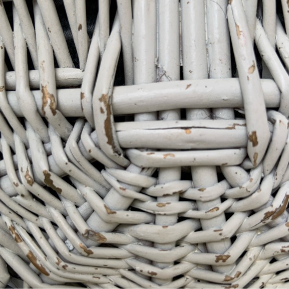 Vintage Basket / Home Decor Basket / Vintage White Basket / Old Fruit Basket. - Picture 10 of 17